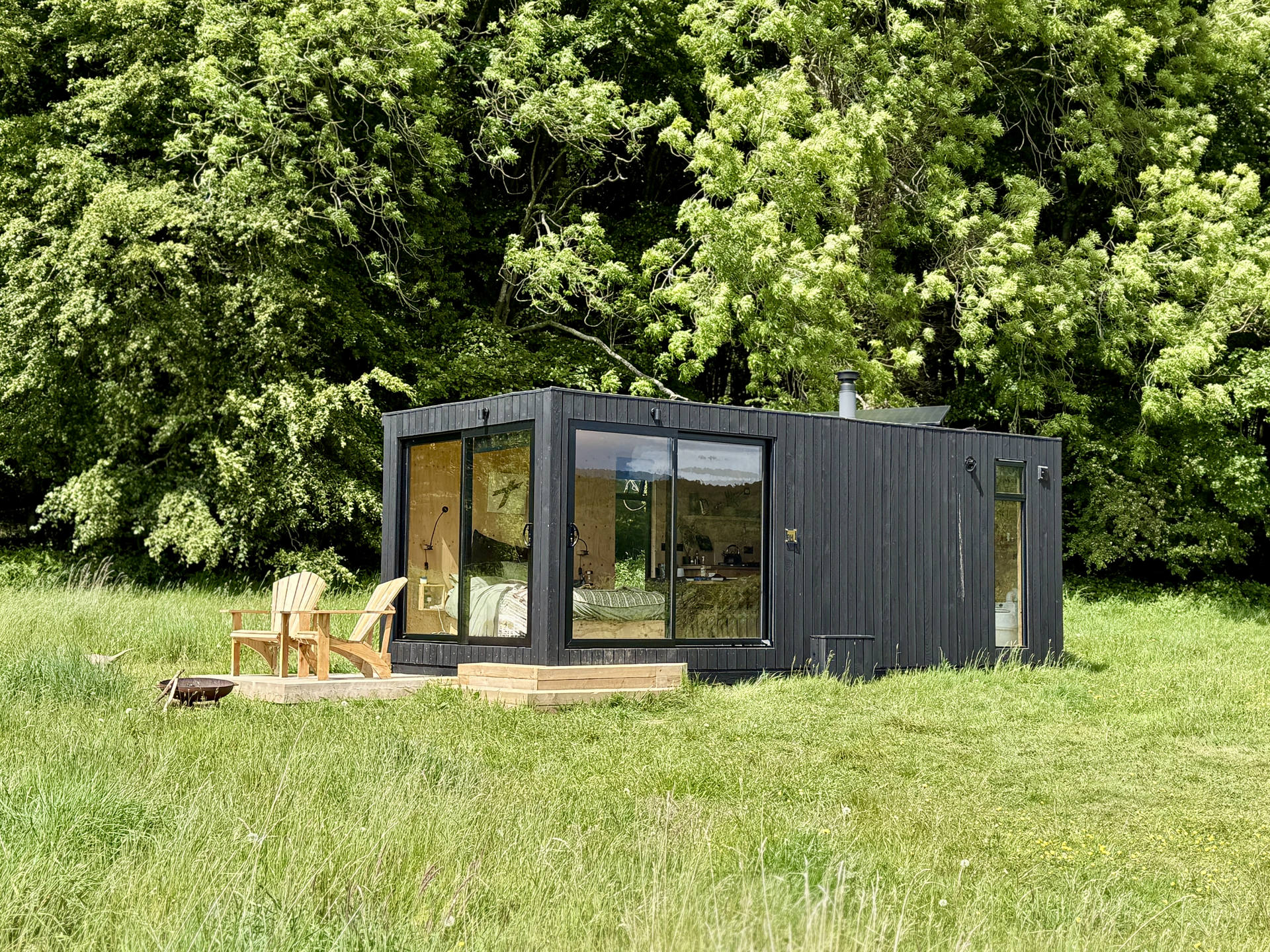 Roeka off-grid cabin in the West Sussex countryside near Goodwood Estate
